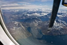<h5>Nuuk</h5><p>© Hervé Danis. Over Nuuk fra et fly.</p>