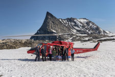 <h5>Nuuk</h5><p>©Carlo Miki Lukassen. Carlo har været på fototur med Air Greenland på Grønlands mest berømte fjeld, Sermitsiaq.</p>