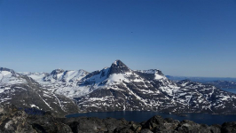 <h5>Nuuk</h5><p>© Allan Pertti Frandsen. Allan har taget disse fede billeder fra toppen af Store Malene. 788 meter over havets overflade. Bestemt en oplevelse værd.</p>