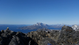 <h5>Nuuk</h5><p>© Allan Pertti Frandsen. Allan har taget disse fede billeder fra toppen af Store Malene. 788 meter over havets overflade. Bestemt en oplevelse værd.</p>